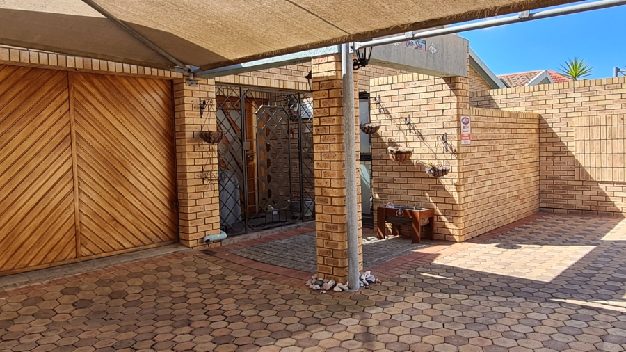 3 Bedroom Property for Sale in Hartenbos Heuwels Western Cape